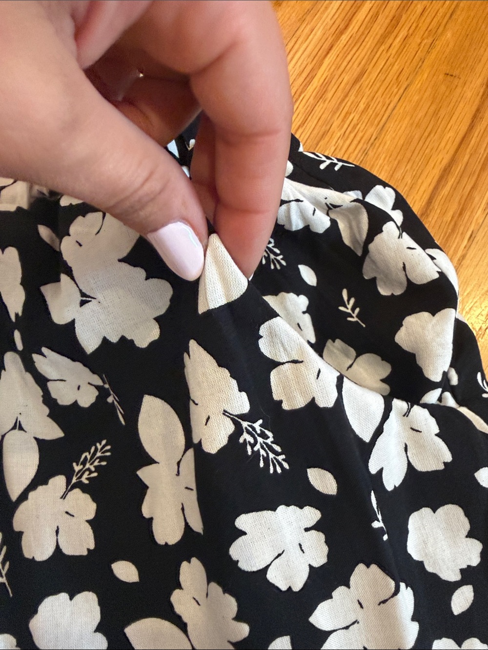 Black Floral Puff-Sleeve Crop Top by NMTNM - Picture 7 of 7